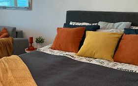 New Studio Apartment With Balcony, Parkinghall